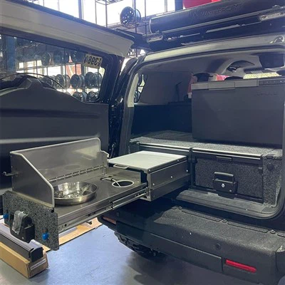 Bærbart campingkjøkken med vask